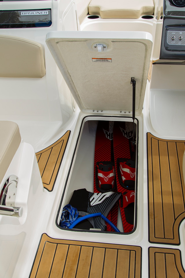 Bayliner VR5 med MerCruiser sterndrive - 16