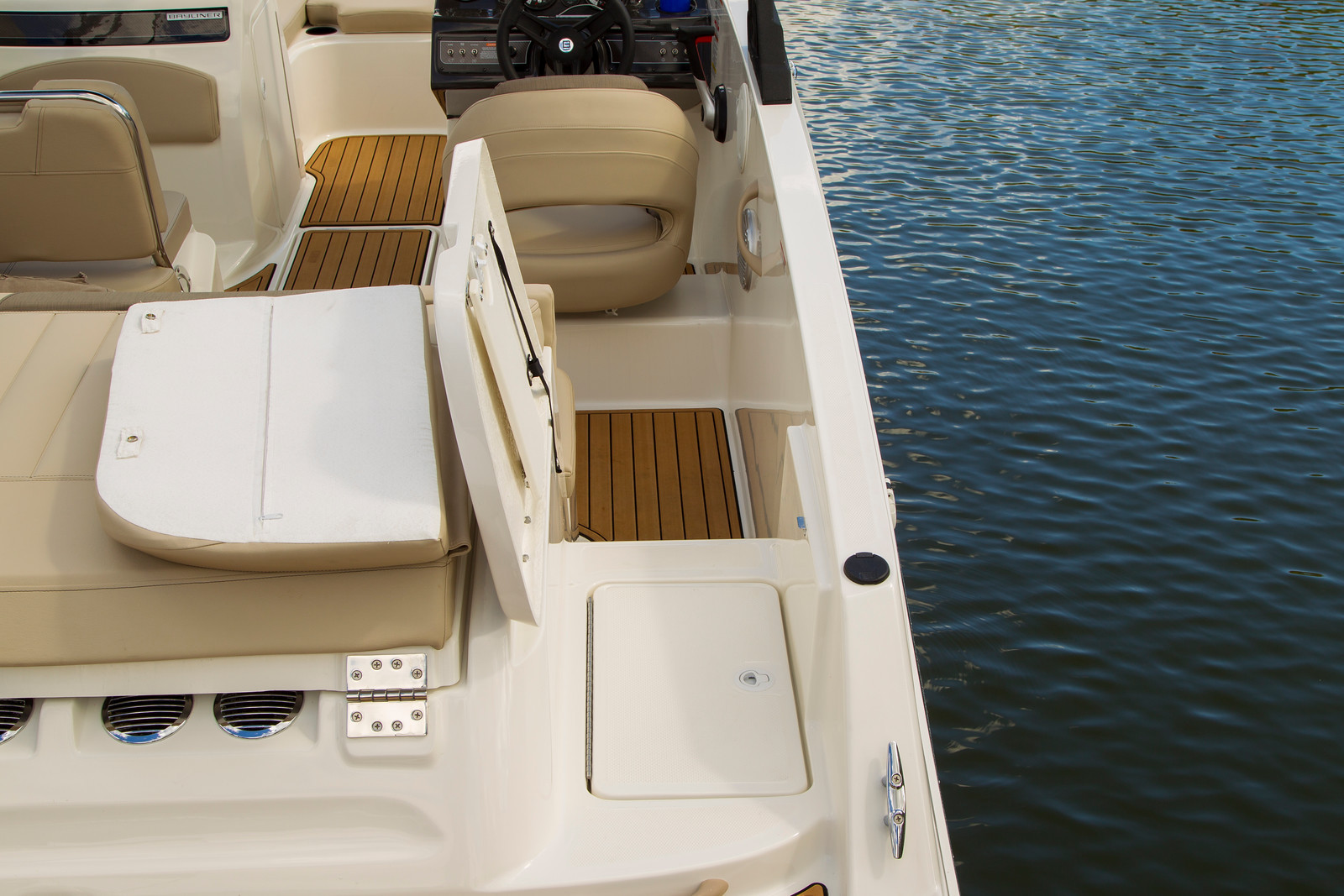 Bayliner VR5 med MerCruiser sterndrive - 23
