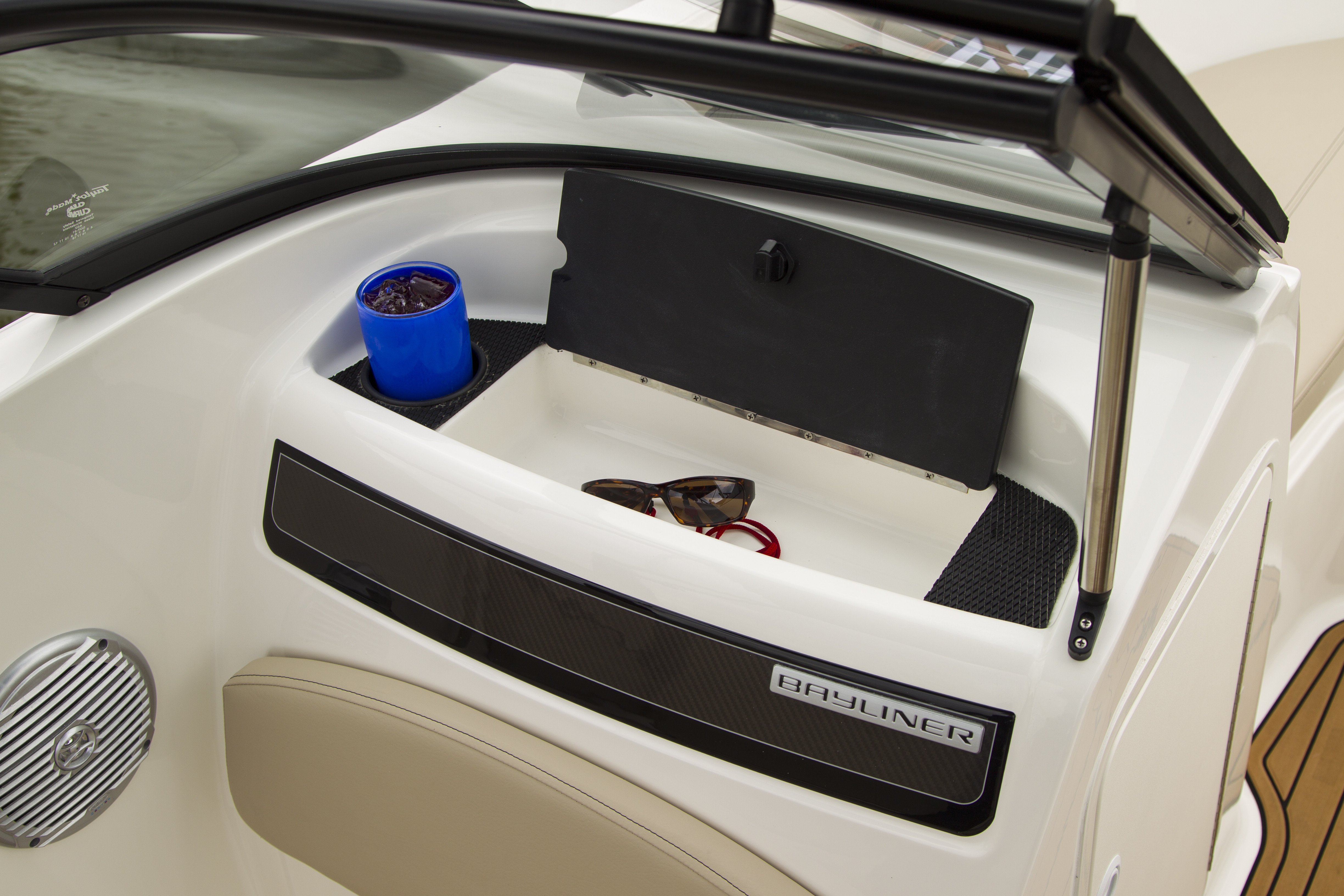 Bayliner VR6 OB - 14