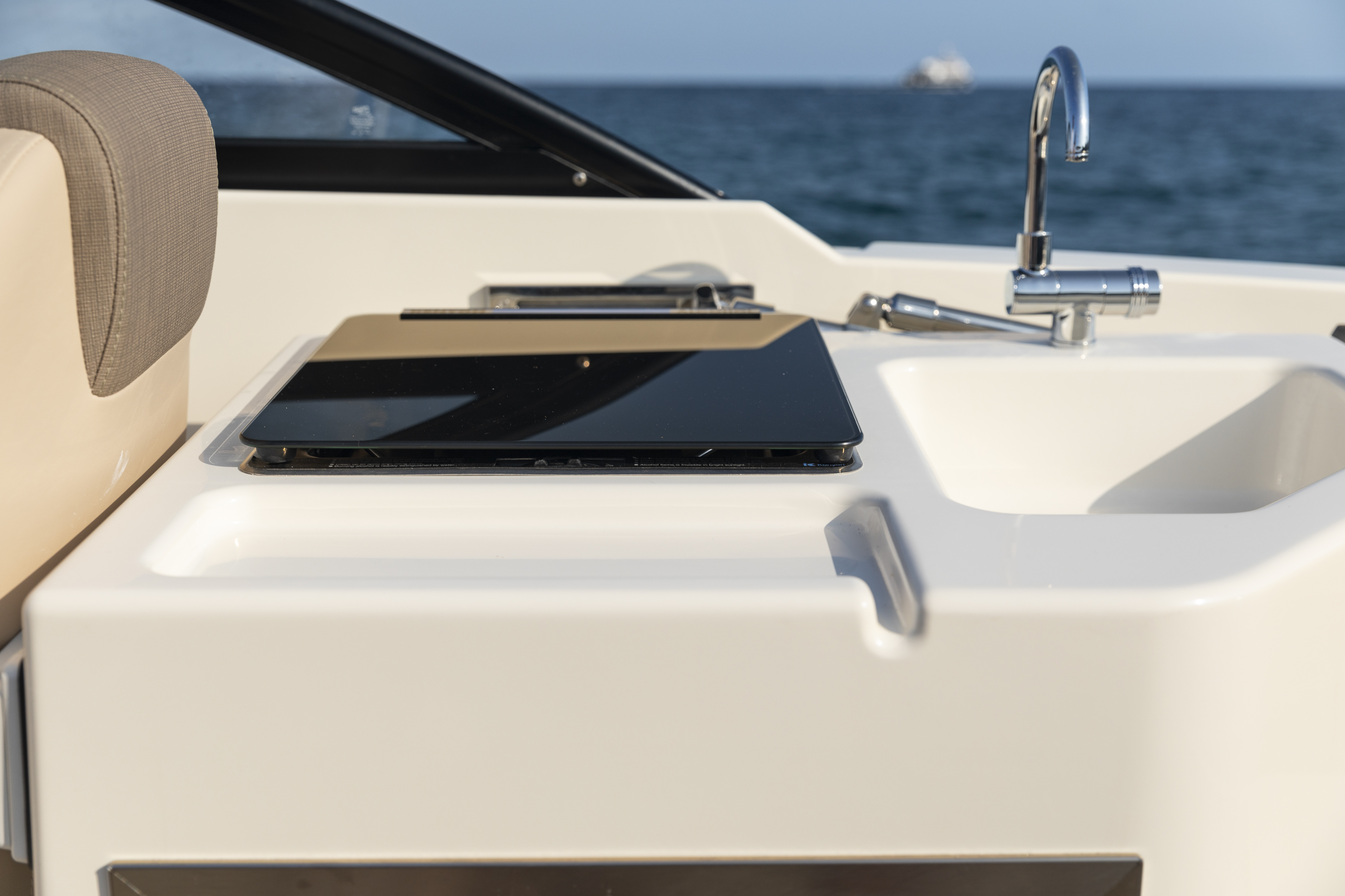 Bayliner VR6 OB Cuddy - 16