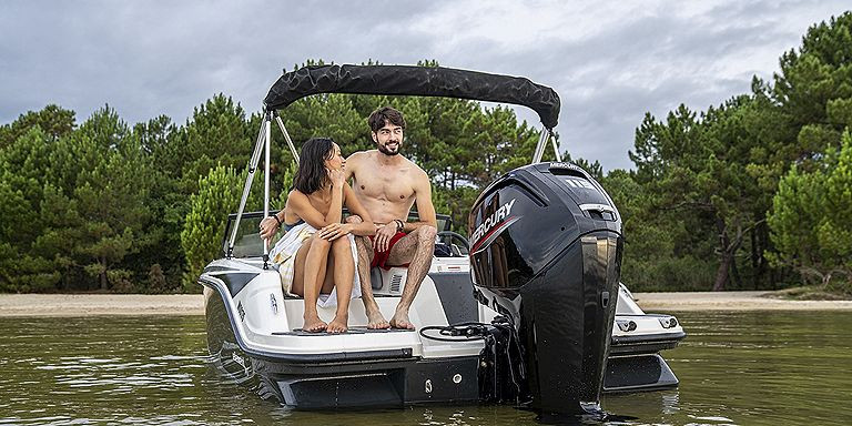 Bayliner M17 - 2