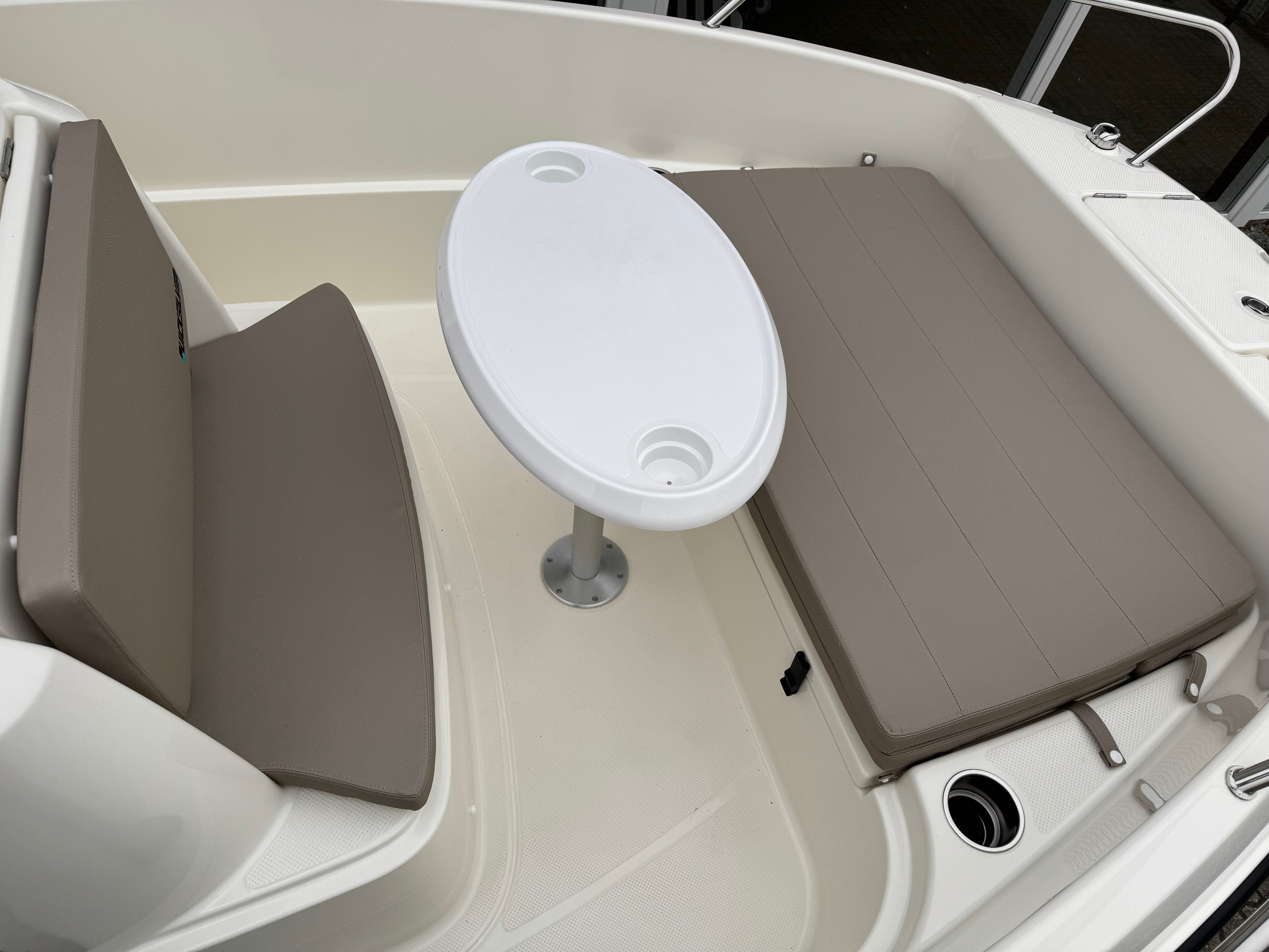 Quicksilver Activ 555 Open med 100 hk Mercury-EFI CT 4 takt - UDSTYR - 10