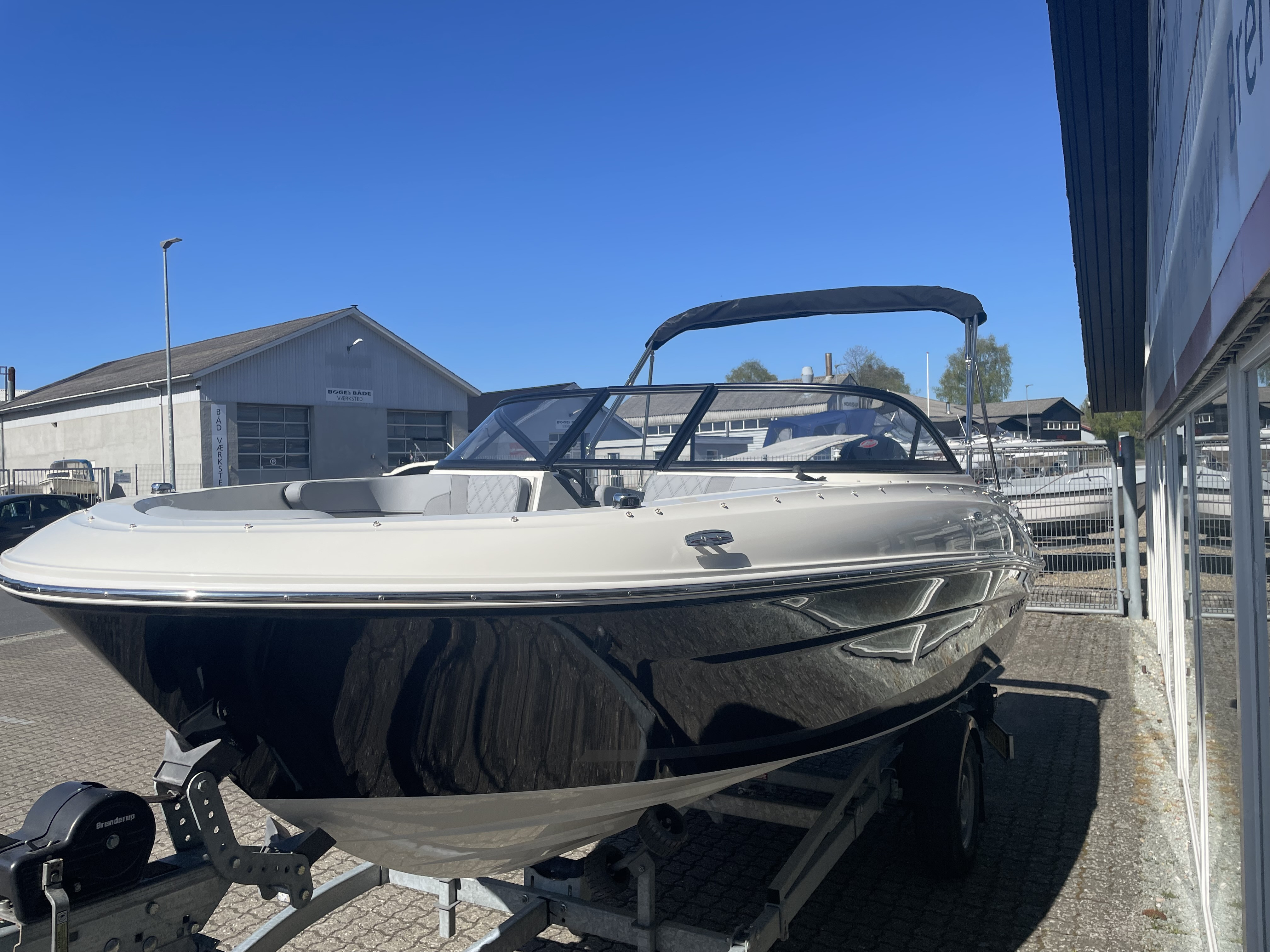 Byliner VR4 Bowrider med F115 ProXS Mercury-EFI 4 takt - 10