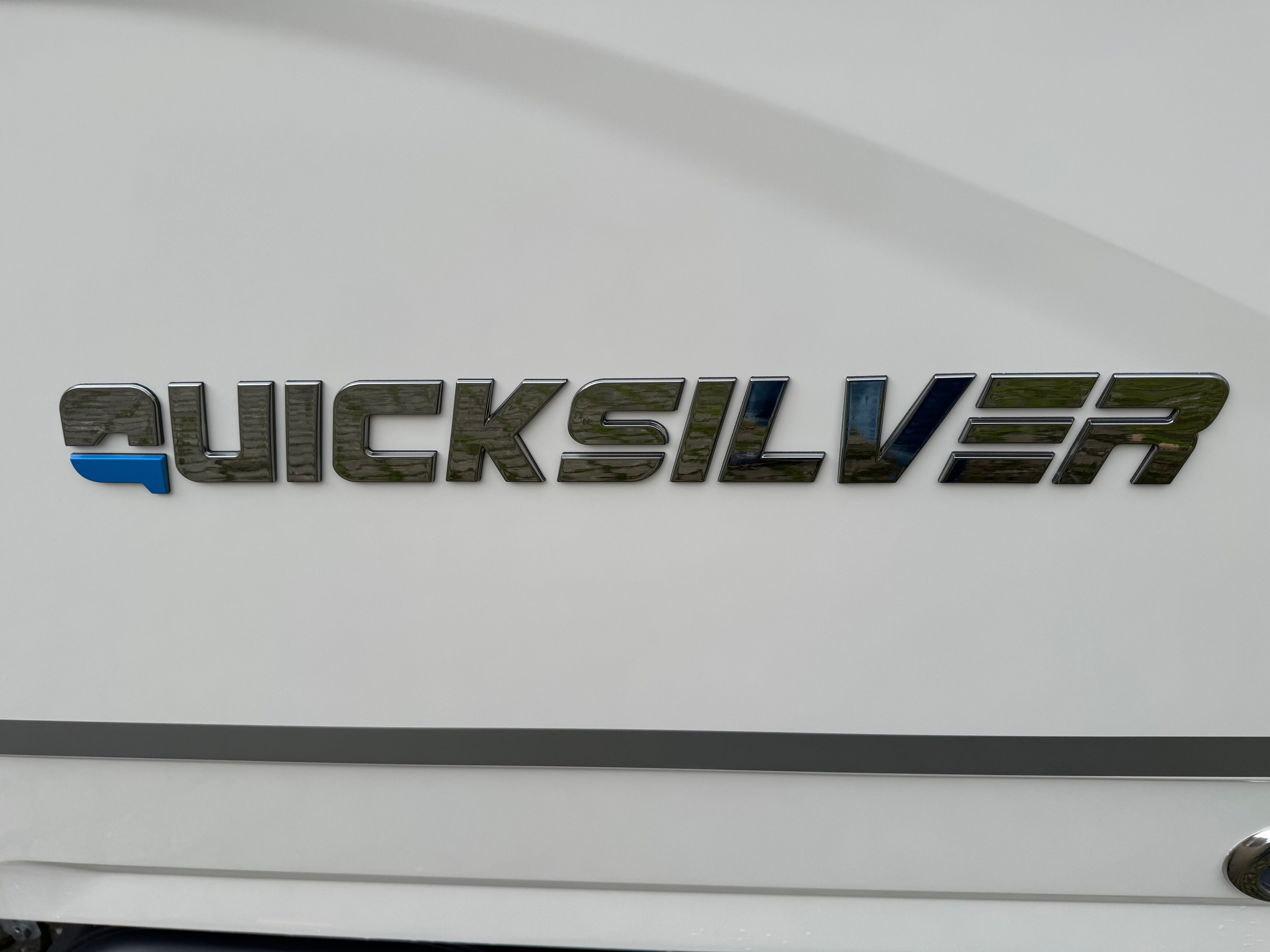 Quicksilver Activ 555 Bowrider med F115 Mercury-EFI ProXS 4 takt 2,1L - Flot udstyret. - 5