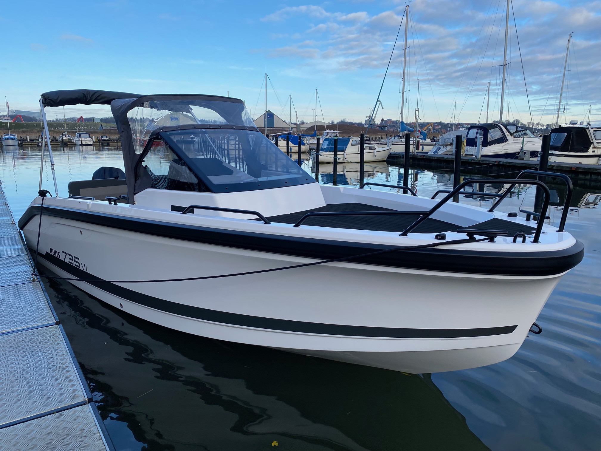 Ryds 735VI - F175 Mercury-EFI DS V6 - 1