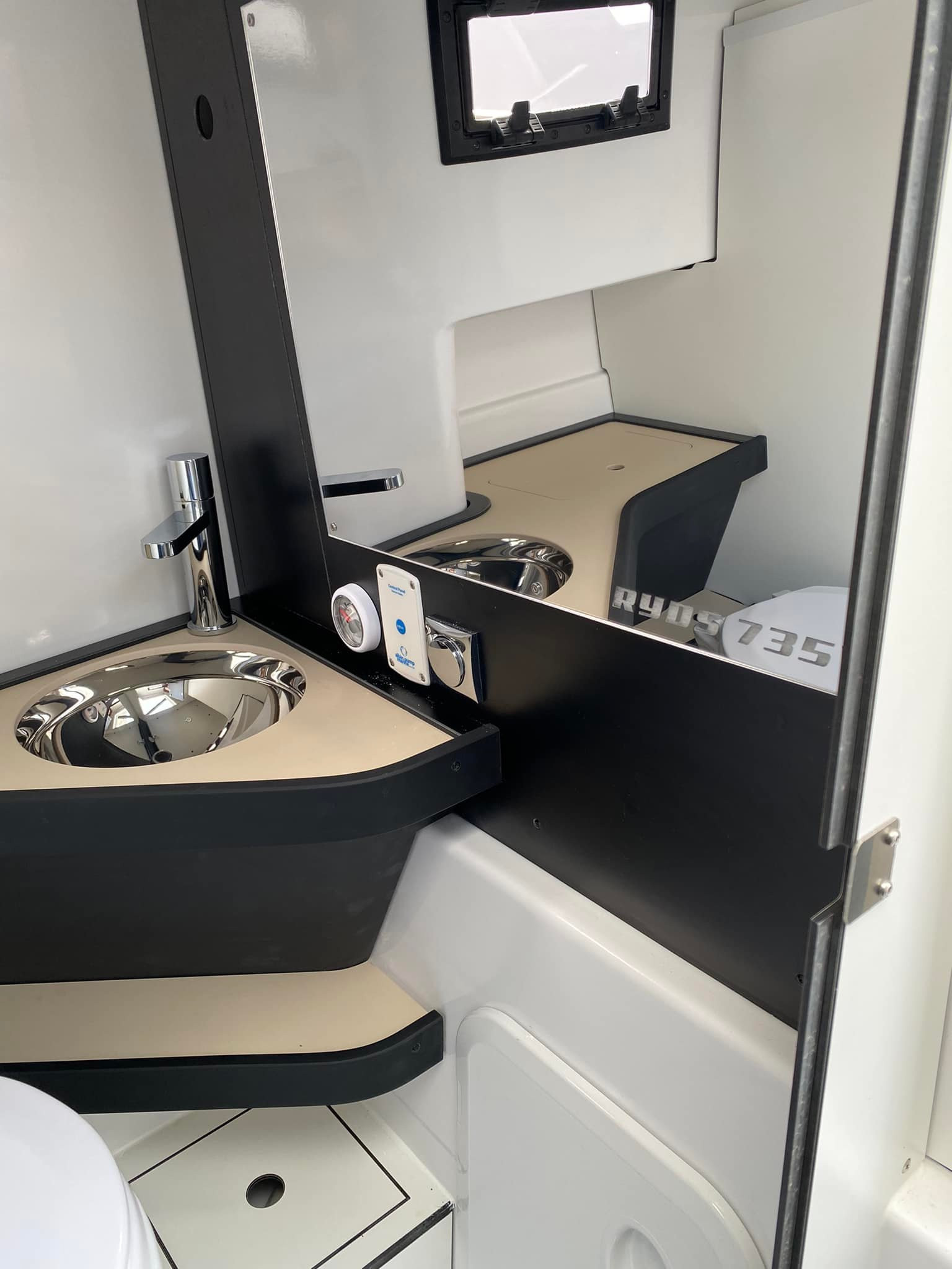 Ryds 735VI - F175 Mercury-EFI DS V6 - 12