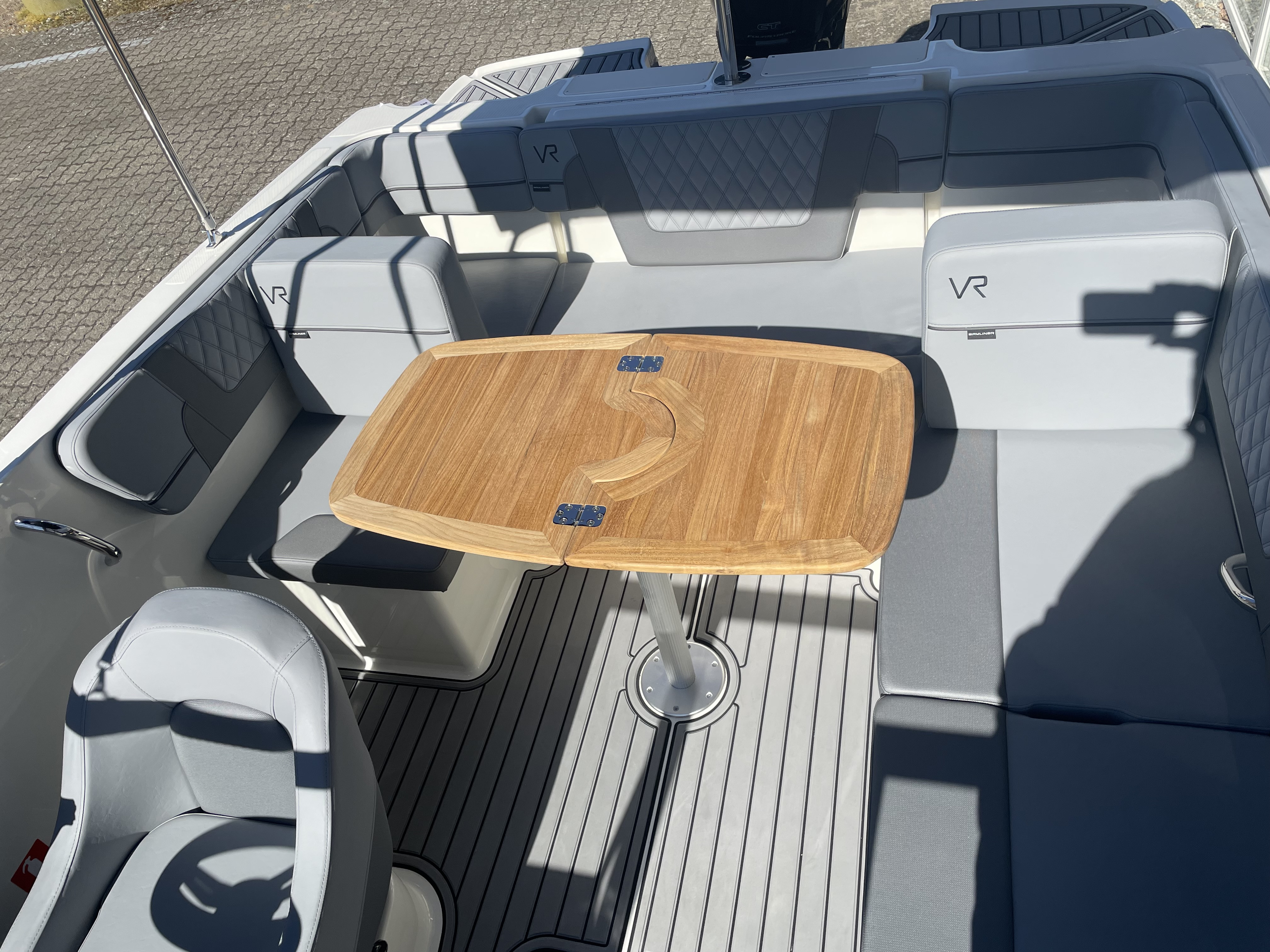 Byliner VR4 Bowrider med F115 ProXS Mercury-EFI 4 takt - 18