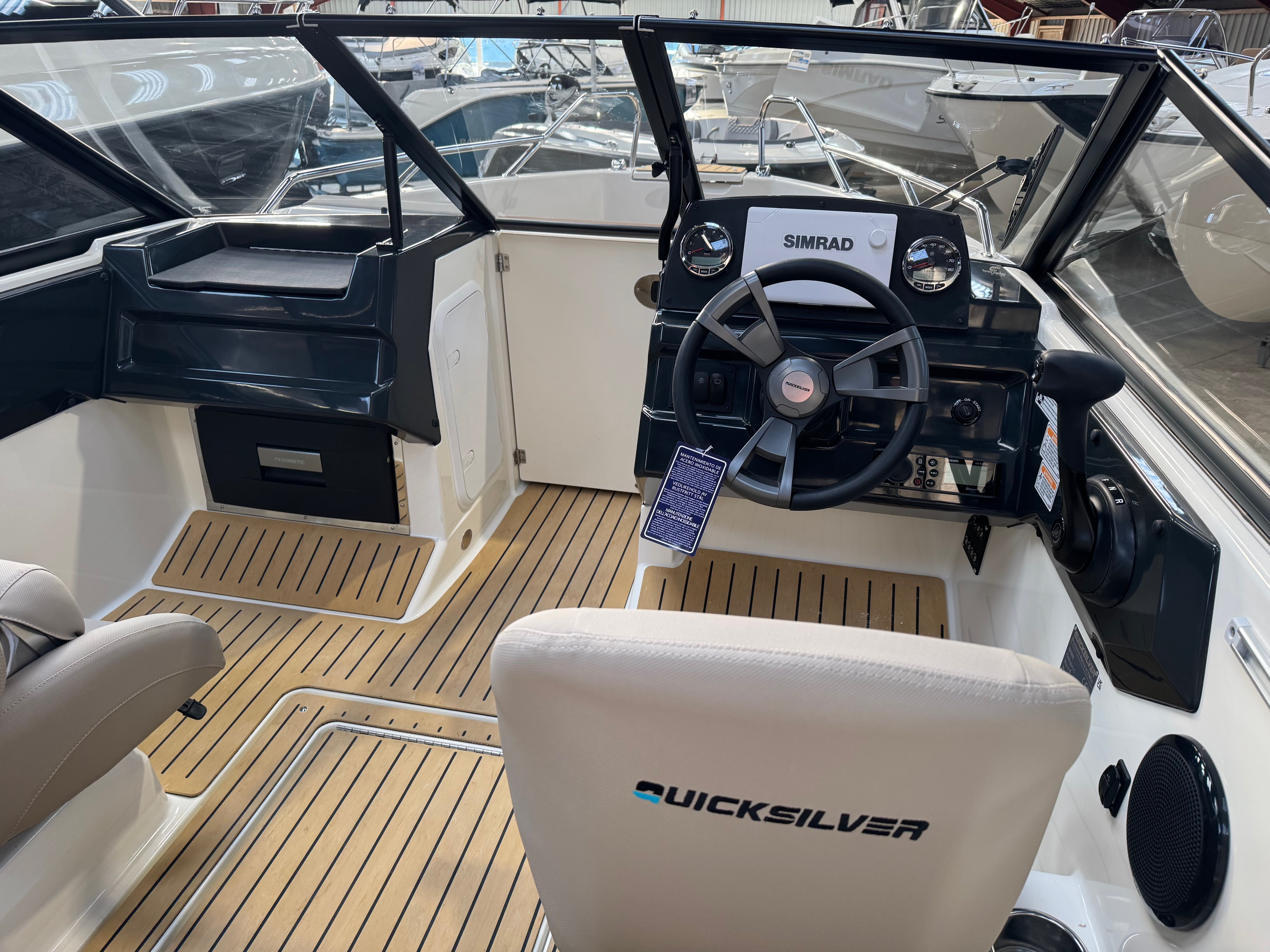 Quicksilver Activ 555 Bowrider med F115 Mercury-EFI ProXS 4 takt 2,1L - Flot udstyret. - 2