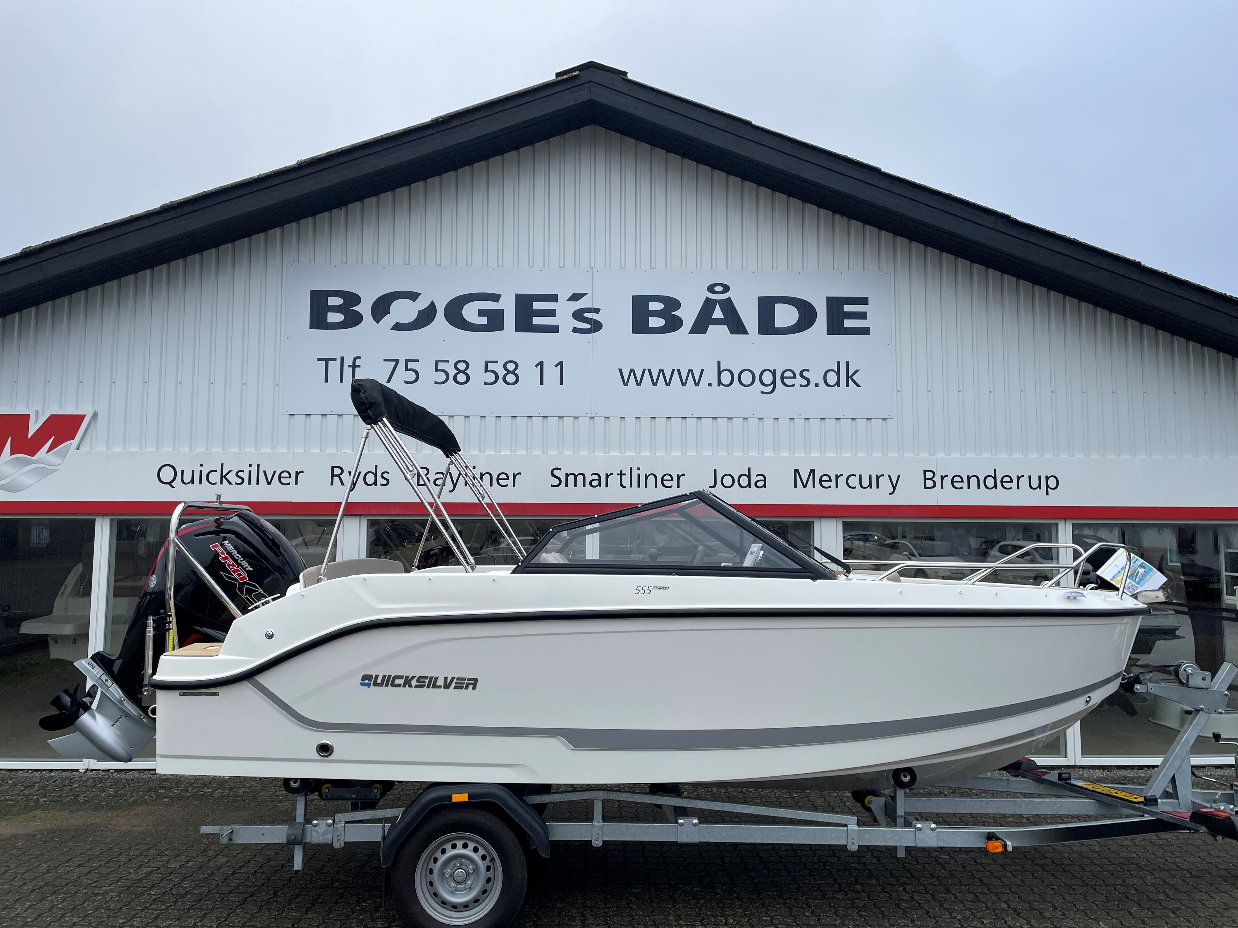 Quicksilver Activ 555 Bowrider med F115 Mercury-EFI ProXS 4 takt 2,1L - Flot udstyret. - 1