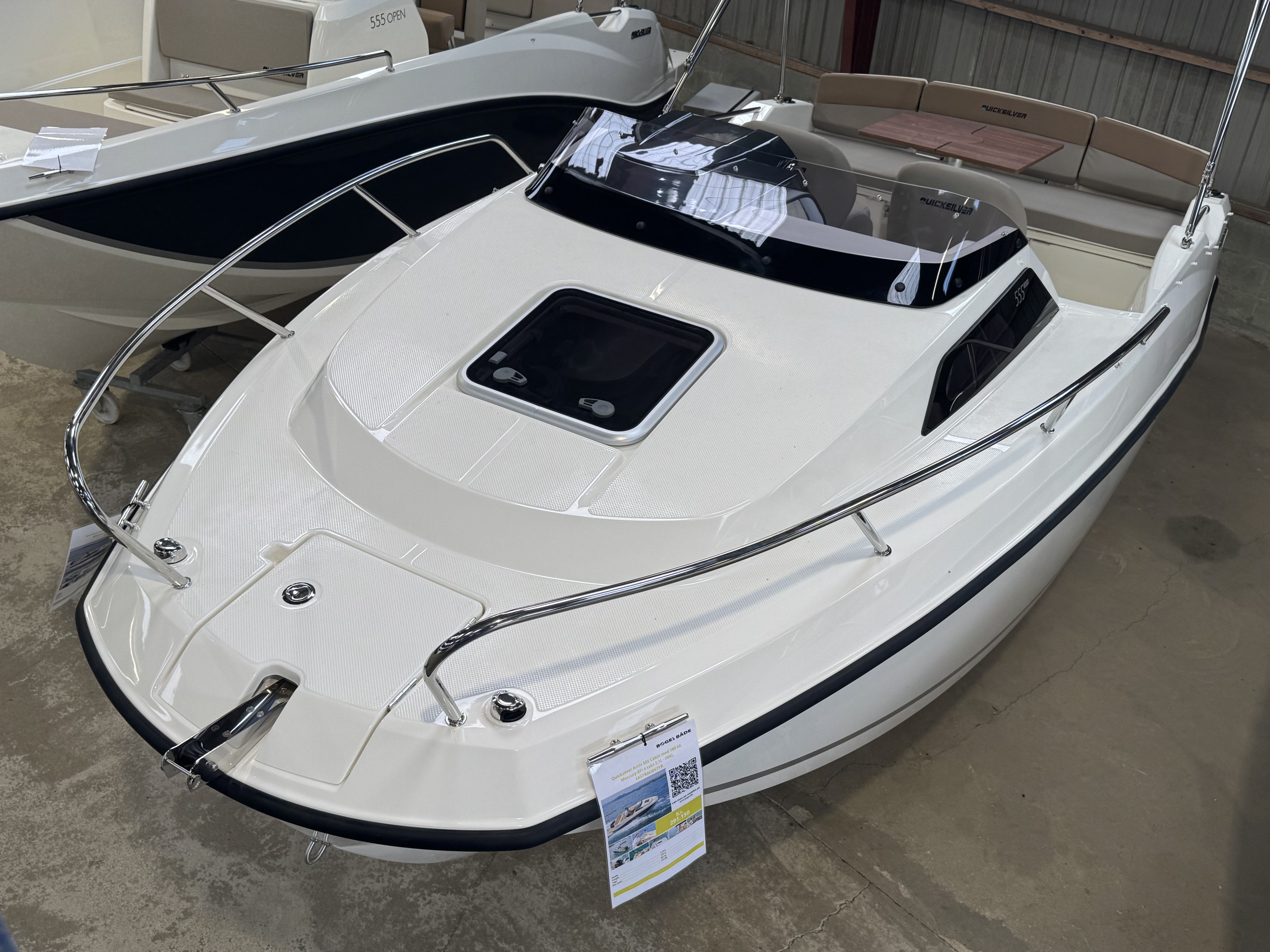 Quicksilver Activ 555 Cabin med 100 hk Mercury-EFI 4 takt 2,1L - med flot udstyr - 11
