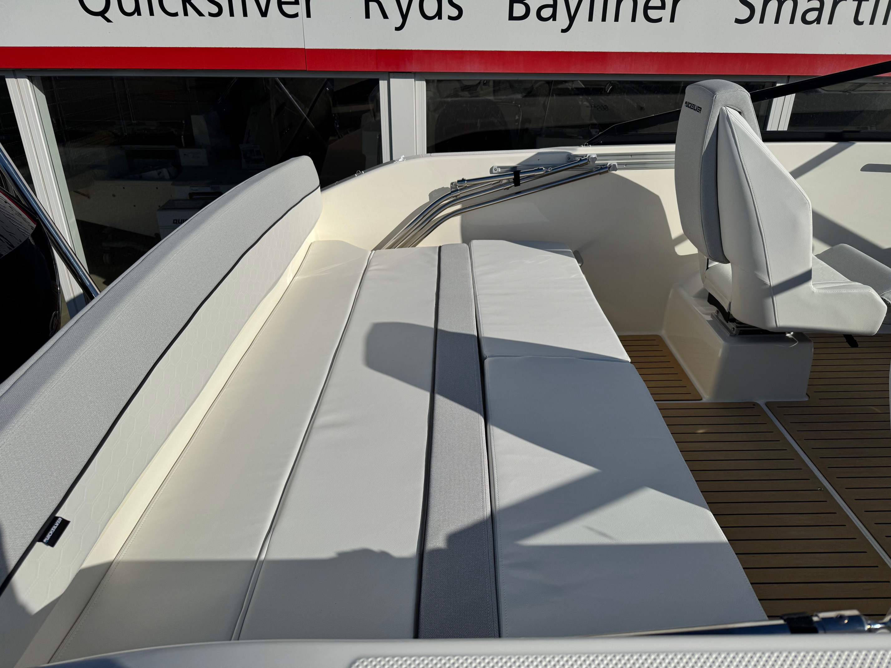 Quicksilver Activ 605 Cruiser med F150 Mercury-EFI 3,0L XL 4 takt Exclusive Deluxe Line - 12