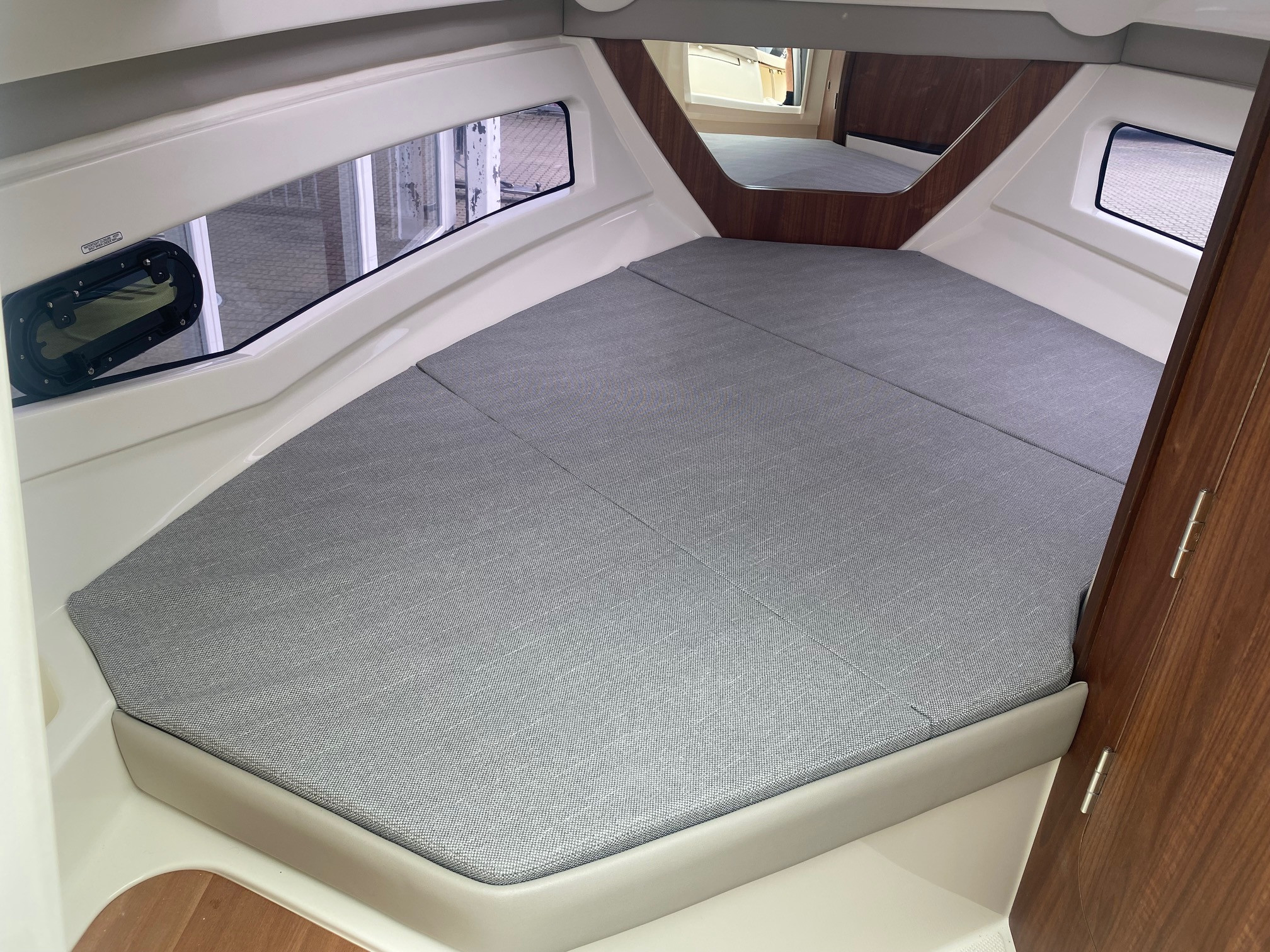 Quicksilver Activ 755 Cruiser med F225 Mercury-EFI 4 takt XL V6 - inkl udstyr - 2