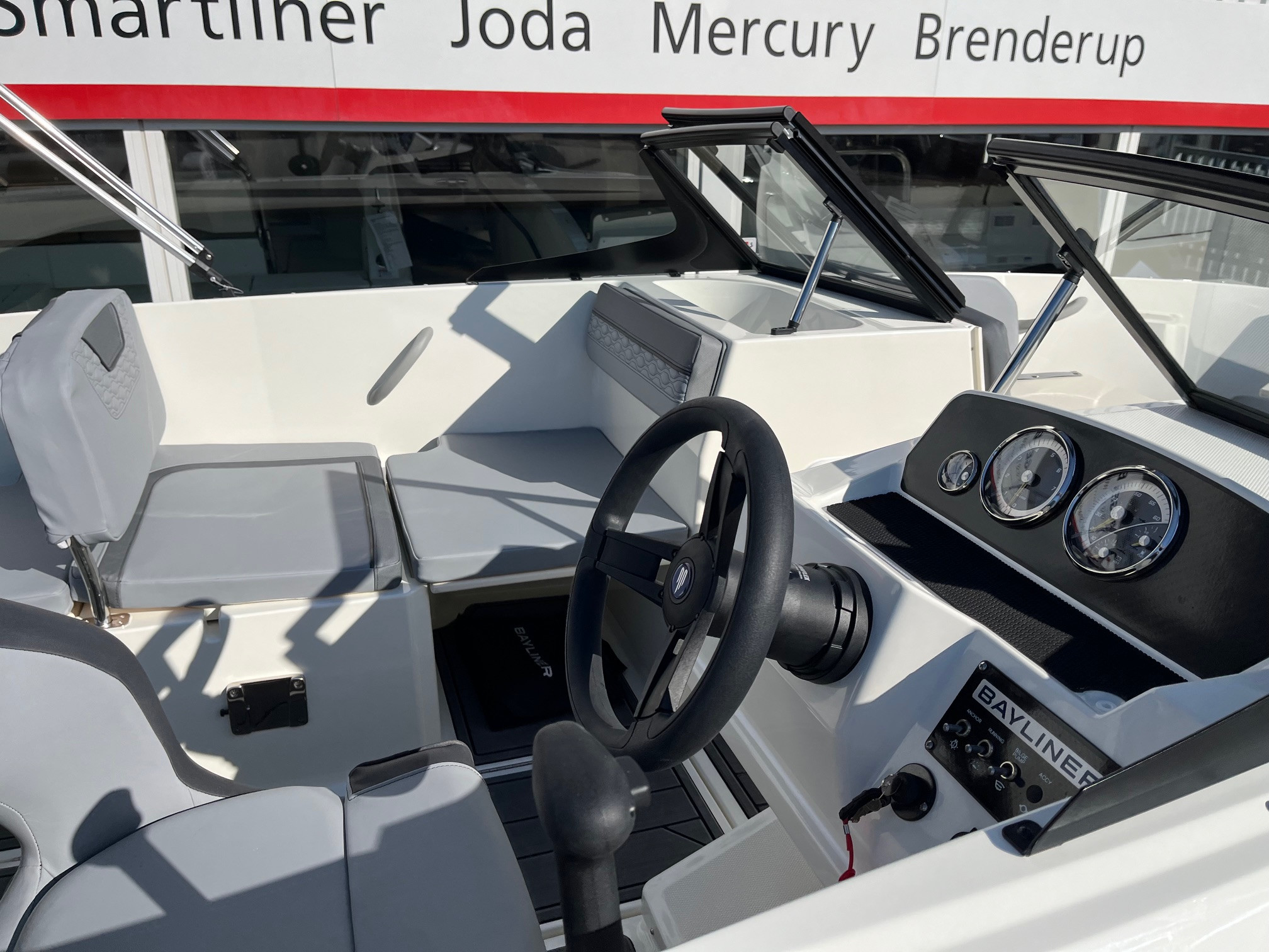 Bayliner M19 med 115 hk Mercury-EFI XL CT 2,1L - UDSTYR - 9